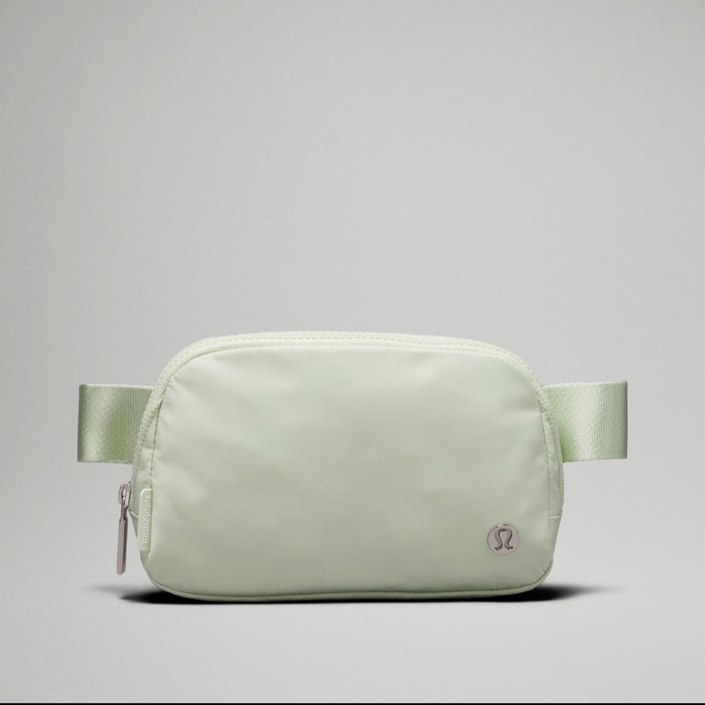 NWT- lululemon Everywhere Belt Bag- Kohlrabi Green/ White